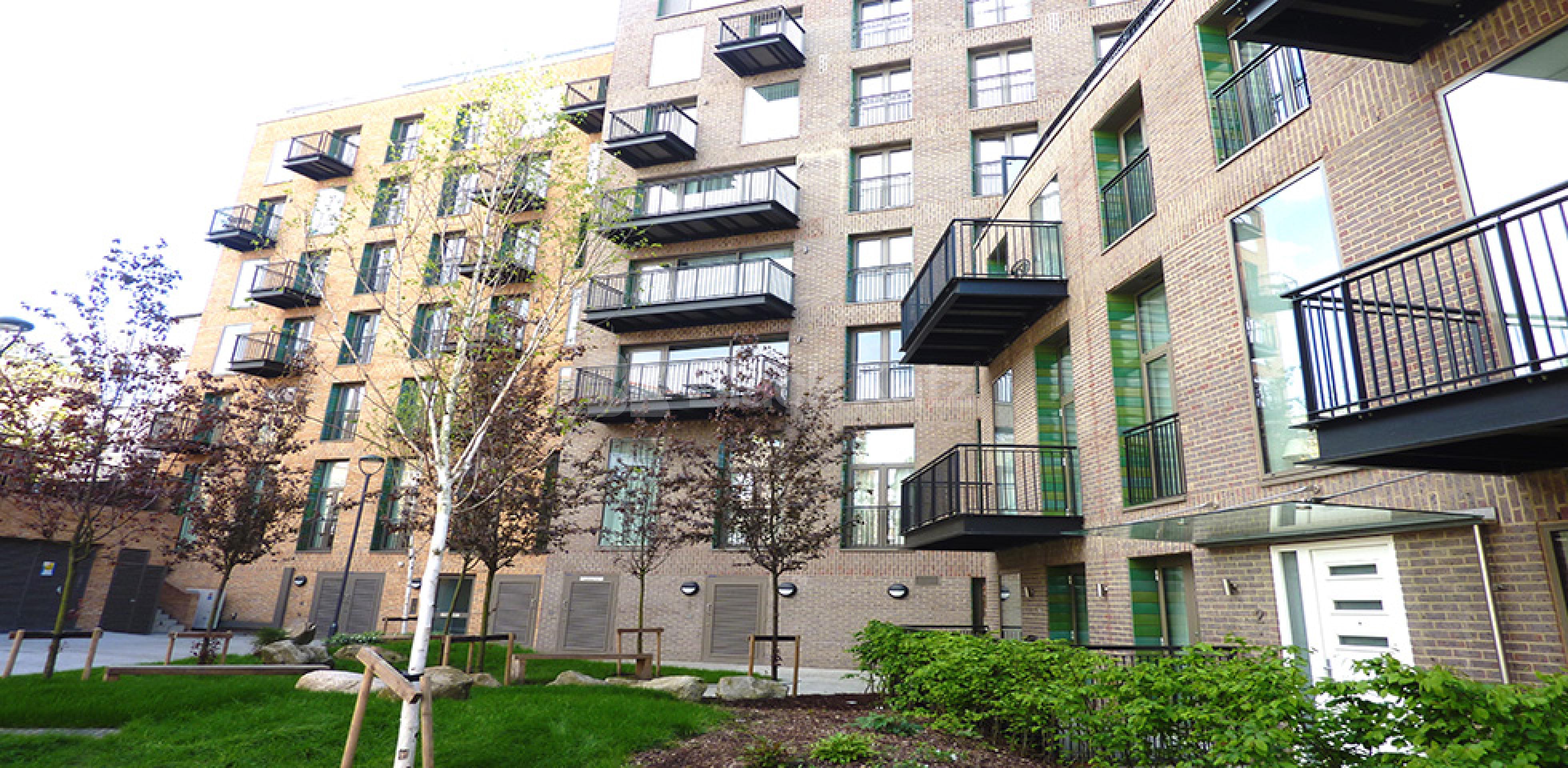 3 bed 2 bath in the heart of Camden. Regents Canalside, Camden Road  , Camden NW1